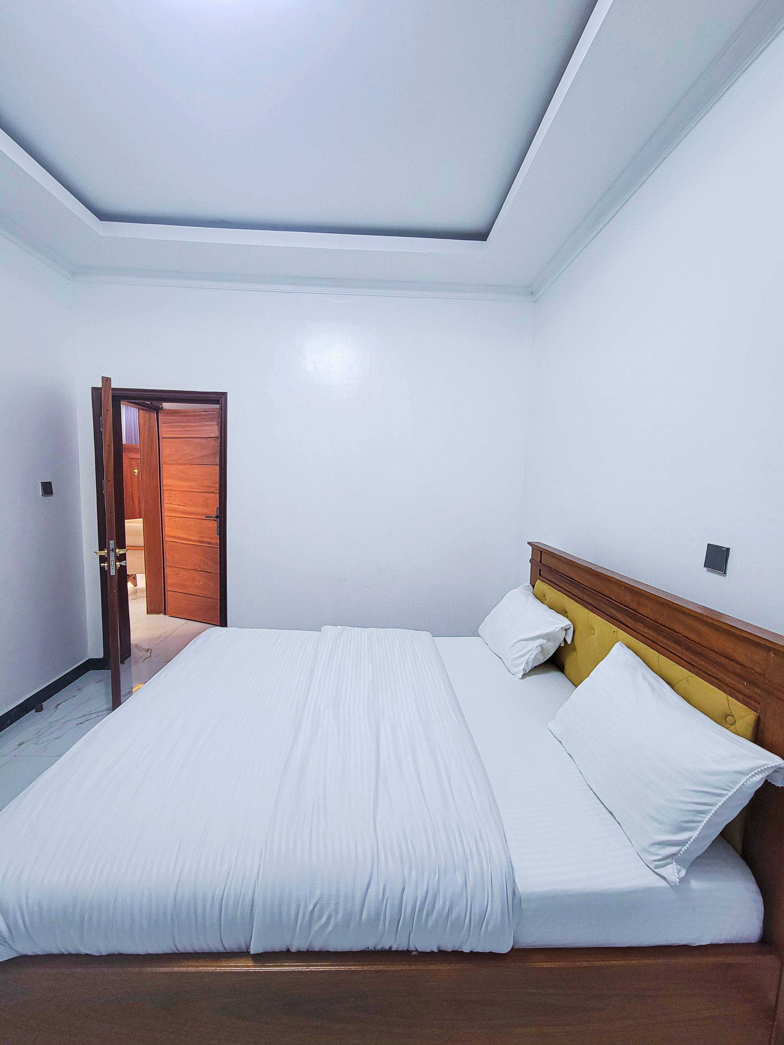 Lavish Lair Suite